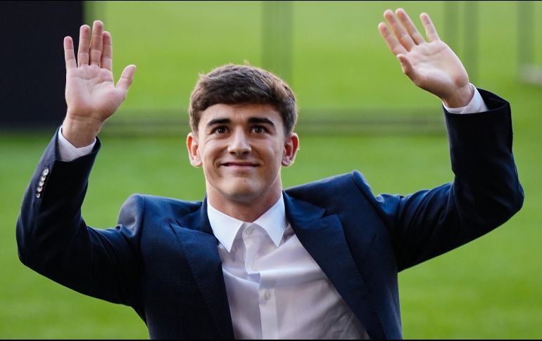 Gavi firmó un contrato que lo blindará con el Barcelona. EFE/E. Fontcuberta