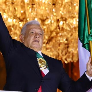 “¡Muera la corrupción, el clasismo y el racismo!": AMLO lanza el Grito de Independencia (VIDEO)