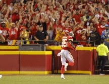 Jaylen Watson devolvió una intercepción para anotación y darle la ventaja a los Chiefs. AFP/D. Eulitt
