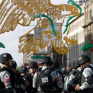 En Día de la Independencia, López Obrador agradece lealtad de Ejército y Marina