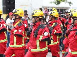 Decenas de personas se reunieron para presenciar el desfile cívico-militar. EL INFORMADOR / A. Camacho