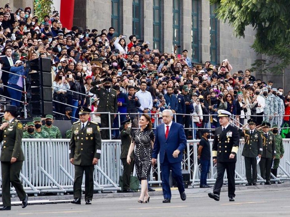 Fiestas patrias: Este es el vestido que usó Beatriz Gutiérrez Müller en el  Desfile Militar | El Informador