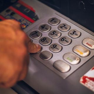 Líbano: Cuentahabientes sacan dinero a la fuerza de cinco bancos