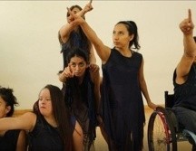 En palabras de Leticia Peñaloza, Danza para Grupos con Habilidades Mixtas es “una oportunidad para bailar, para experimentar el gusto de hacerlo en una comunidad y crear las posibilidades de que otros hagan lo mismo. CORTESÍA / CENART