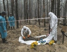 En el lugar hallaron más de mil cuerpos enterrados, tras la retirada del Ejército ruso. AP