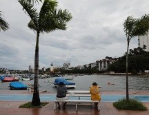 La Comisión Nacional del Agua de México mantiene una zona de vigilancia por los efectos de la tormenta desde Puerto Escondido, en el estado de Oaxaca, hasta Zihuatanejo en Guerrero. EFE / D. Guzmán