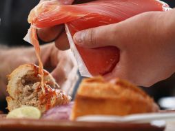 La torta ahogada original es de carnitas, con caldo picante de jitomate. EL INFORMADOR/A. Camacho