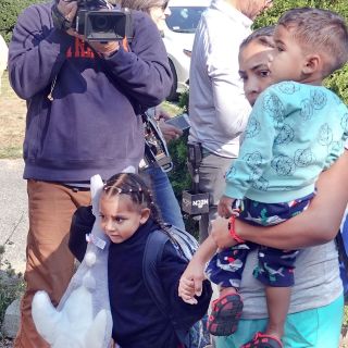 Estados Unidos: Envían a más migrantes a casa de Kamala Harris