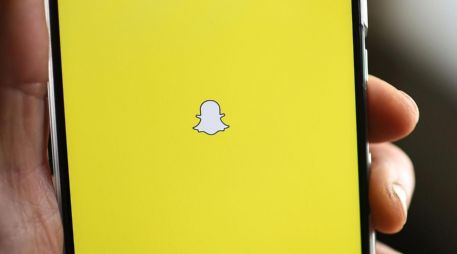 En Snapchat para web, los usuarios pueden chatear y hacer videollamadas con amigos, con conversaciones sincronizadas entre dispositivos. AFP/ARCHIVO