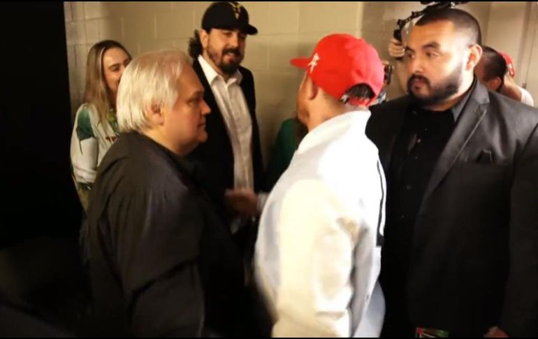 Eso sí, el dueño del Rebaño traía puesta una gorra de las Chivas. ESPECIAL