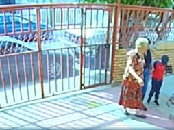 La mujer se hace pasar como religiosa ganándose la confianza de adultas mayores que la dejan pasar a sus casas, en la Colonia Guadalupana. ESPECIAL