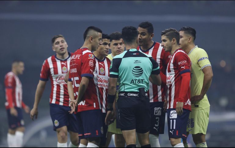 El Clásico Nacional no estuvo libre de polémica arbitral. IMAGO7