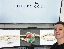 Martín Alonso Maldonado señala que se busca hacer piezas únicas, para sus clientes. EL INFORMADOR/ A. Camacho