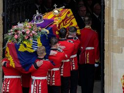 Esta tarde, a las 19.30 hora local (18.30 GMT), Isabel II será enterrada junto a los restos de su esposo en la cripta de la capilla. AP / K. Wigglesworth