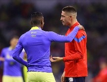 Santiago Ormeño hablando con Pedro Aquino de América, quien es su compañero en la Selección de Perú. IMAGO7