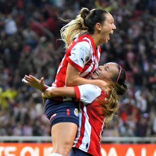 ¡Punteras sólo las Chivas! El Rebaño le pega a Tigres en el Akron