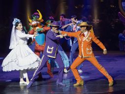 La compañía fundada por Amalia Hernández en 1952 cuenta con un colorido descomunal en escena, arte y claro, momentos divertidos. CORTESÍA