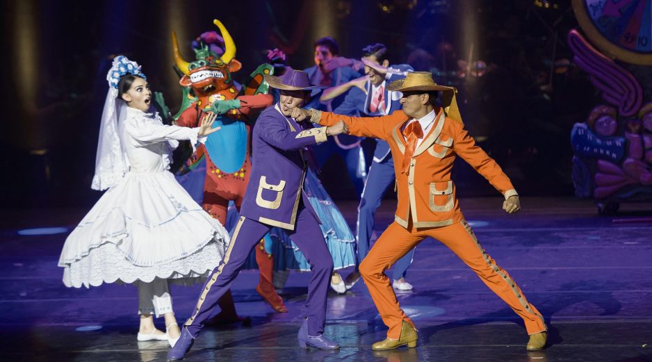 La compañía fundada por Amalia Hernández en 1952 cuenta con un colorido descomunal en escena, arte y claro, momentos divertidos. CORTESÍA