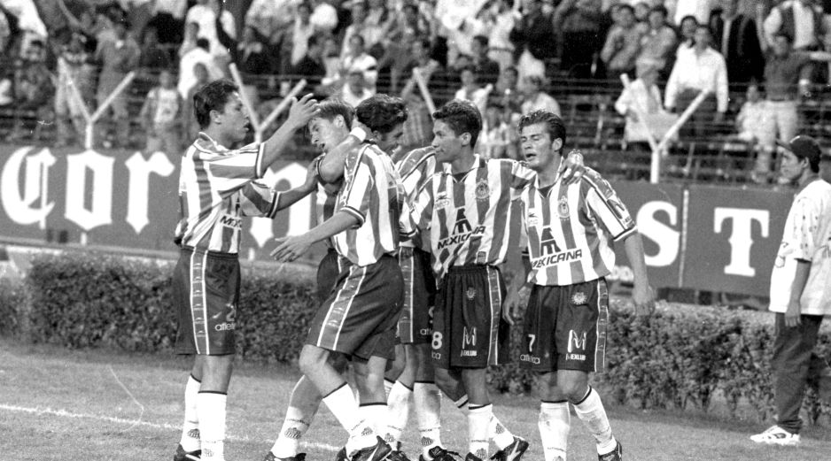 Chivas debutó en Copa Libertadores en 1998 con un equipo cuya base estaba conformada por el equipo campeón de 1997, por lo que el Rebaño tuvo una primera aparición más que aceptable. EL INFORMADOR/Archivo