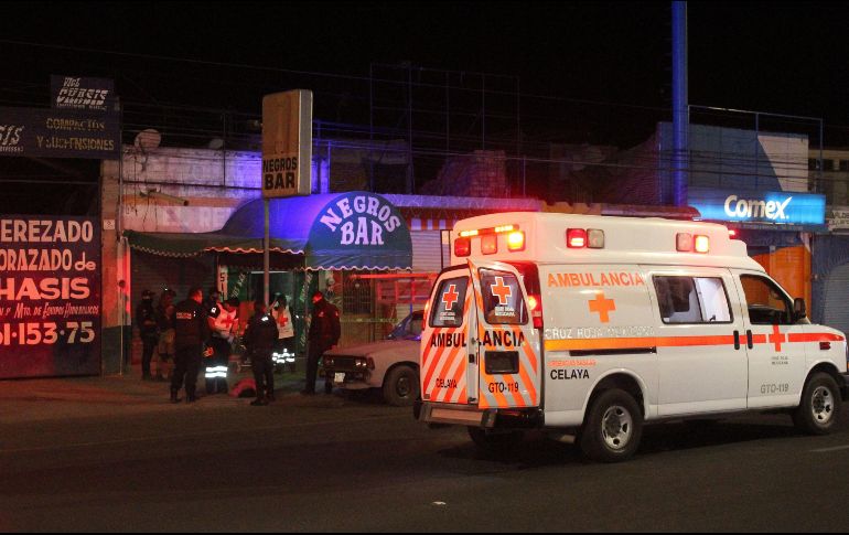 Antes del mediodía, un joven que viajaba en un vehículo falleció al ser emboscado en la calle Guanajuato, de la colonia Hidalgo, en San Francisco del Rincón. EFE / ARCHIVO