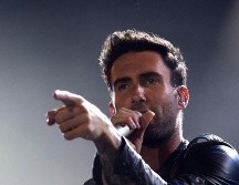 El vocalista de Maroon 5, Adam Levine, está envuelto en polémica y se ha vuelto viral en redes sociales por una supuesta infidelidad a su esposa. AP/ARCHIVO