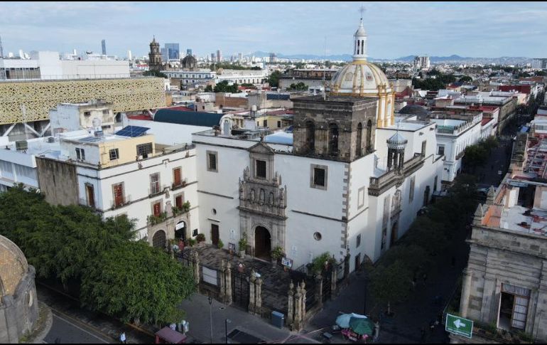 El templo de la Merced tuvo desprendimiento de una de sus columnas. EL INFORMADOR/A.Navarro