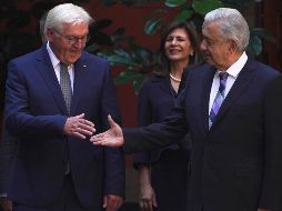 El Presidente Andrés Manuel López Obrador saluda al mandatario alemán Frank-Walter Steinmeier. AP/M. Ugarte