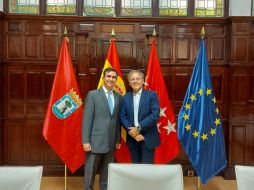 Fernando Rodríguez Pria (IZQUIERDA) y Gustavo Santoscoy (DERECHA) se reunieron en España con el alcalde de Madrid. ESPECIAL