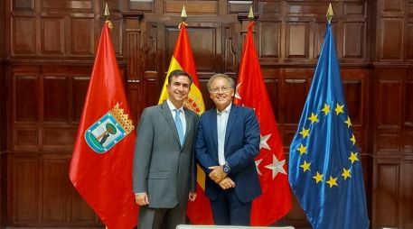 Fernando Rodríguez Pria (IZQUIERDA) y Gustavo Santoscoy (DERECHA) se reunieron en España con el alcalde de Madrid. ESPECIAL