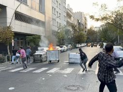 En las calles de Teherán, Irán, hubo distintas manifestaciones para repudiar la muerte de Masha Amini. AP
