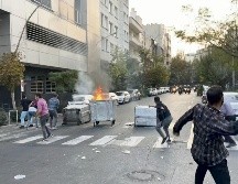 En las calles de Teherán, Irán, hubo distintas manifestaciones para repudiar la muerte de Masha Amini. AP