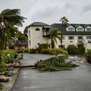 Huracán "Fiona" pega en las Islas Turcas y Caicos