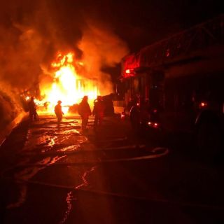 Chocan dos tráileres y se incendian en autopista Zapotlanejo-Lagos de Moreno