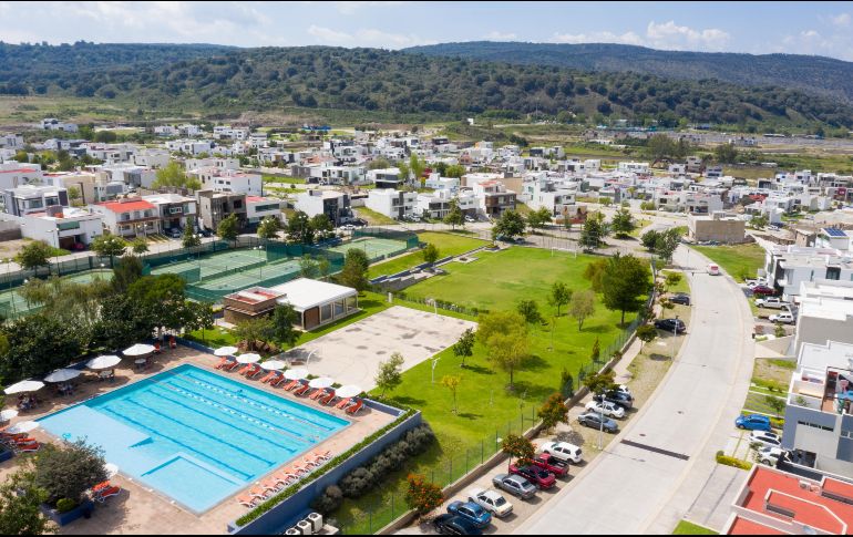 Entre los mayores atractivos que Los Robles tiene para ofrecer, es un Club Deportivo Privado, en el cual, todos los miembros pueden convivir en un ambiente familiar y recreativo. ESPECIAL