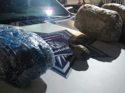 Policías le marcaron el alto al vehículo en el que viajaban seis hombres, y descubrieron que el automóvil llevaba placas sobrepuestas y tenía reporte de robo. ESPECIAL