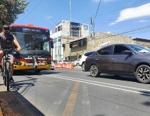 Óscar Alexéi Abarca García, de 35 años, tiene nueve años trasladándose en bici en Guadalajara. EL INFORMADOR/ A. NAVARRO