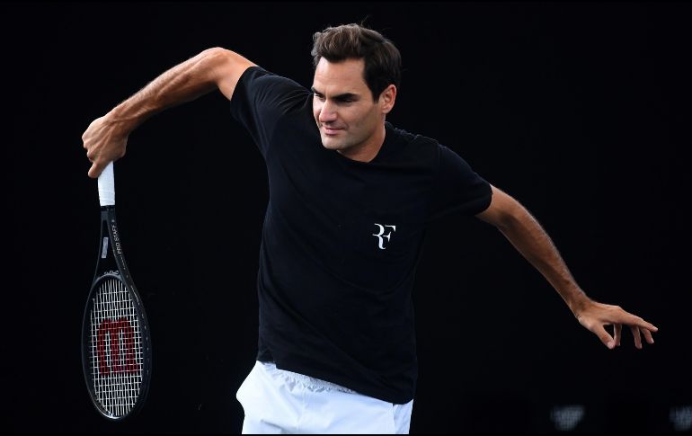 Roger Federer desea que su última aparición sobre una cancha, con raqueta en mano, sea una fiesta y no un funeral. EFE/A. Rain