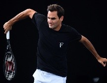 Roger Federer desea que su última aparición sobre una cancha, con raqueta en mano, sea una fiesta y no un funeral. EFE/A. Rain