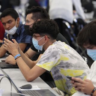 Amazon impulsa programas de capacitación gratuita para jóvenes de Jalisco