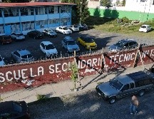 La barda perimetral que está al exterior de la escuela ubicada en en el número 401 de la calle Aldama se ha ido fracturando con el tiempo. EL INFORMADOR / A. Navarro