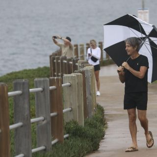 "Ian" se intensifica a huracán categoría 1