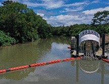 La operación del interceptador de basura flotante, bautizado como Wanda Díaz, forma parte de los esfuerzos globales que buscan reducir la contaminación por plástico en los océanos. AP/A. Franco