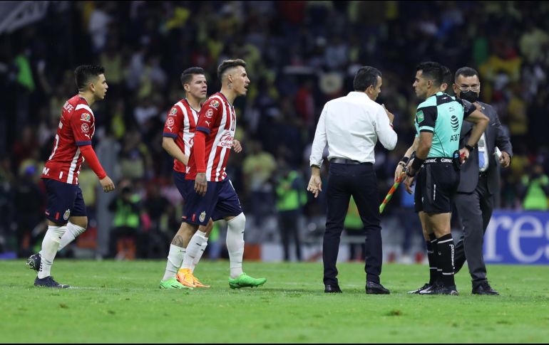 Chivas terminó inconforme con el arbitraje del Clásico Nacional. IMAGO7