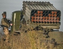 El Ejército de Ucrania está avanzando en posiciones que tenía bajo control Rusia, pues ahora cuenta con equipo especial como un lanzacohetes múltiple BM-21. AFP