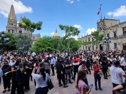 Tras el temblor fueron evacuados edificios como el Ayuntamiento, la Universidad de Guadalajara, y el Museo de las Artes. EL INFORMADOR / A. Camacho