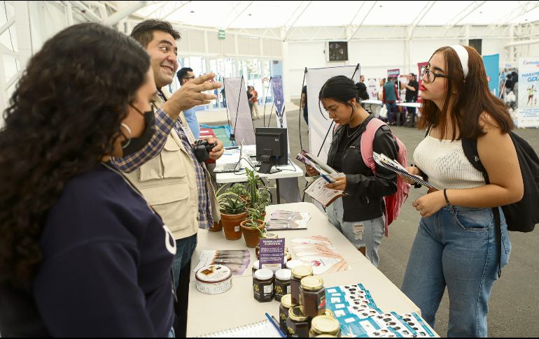 Valeria podría pagar la mitad de su colegiatura con el apoyo. EL INFORMADOR/ C. Zepeda