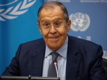 "No se avergüenzan de decir que tratan de infligir una derrota militar a nuestro país, pero también destruir y fracturar a Rusia", dijo Lavrov. AFP / Y. Iwamura