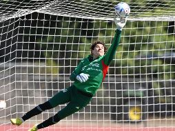 Tras ver su gol, Ochoa realizó un peculiar festejo, mientras que desde las gradas los aficionados lo ovacionaron. IMAGO7