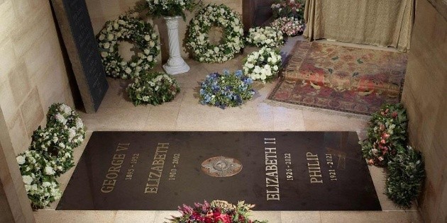 Incluyen el nombre de Isabel II en la lápida real de Windsor