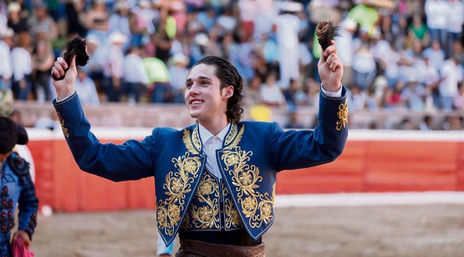 Tarik Othón cortó dos orejas y se llevó los aplausos y reconocimiento del público en San Miguel el Alto. ESPECIAL